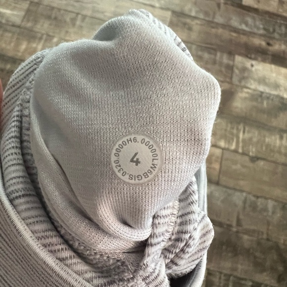 Lululemon Align highrise cropped leggings grey stripes - Picture 3 of 3